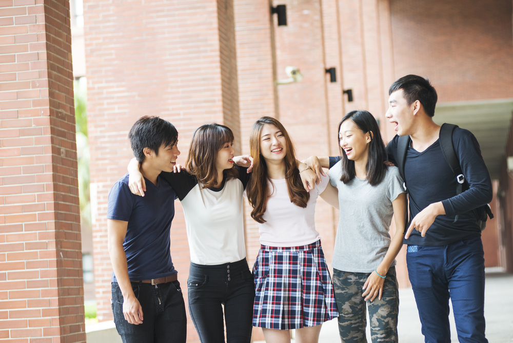 東京の大学生が通学圏で声優レッスンを選ぶイメージ写真