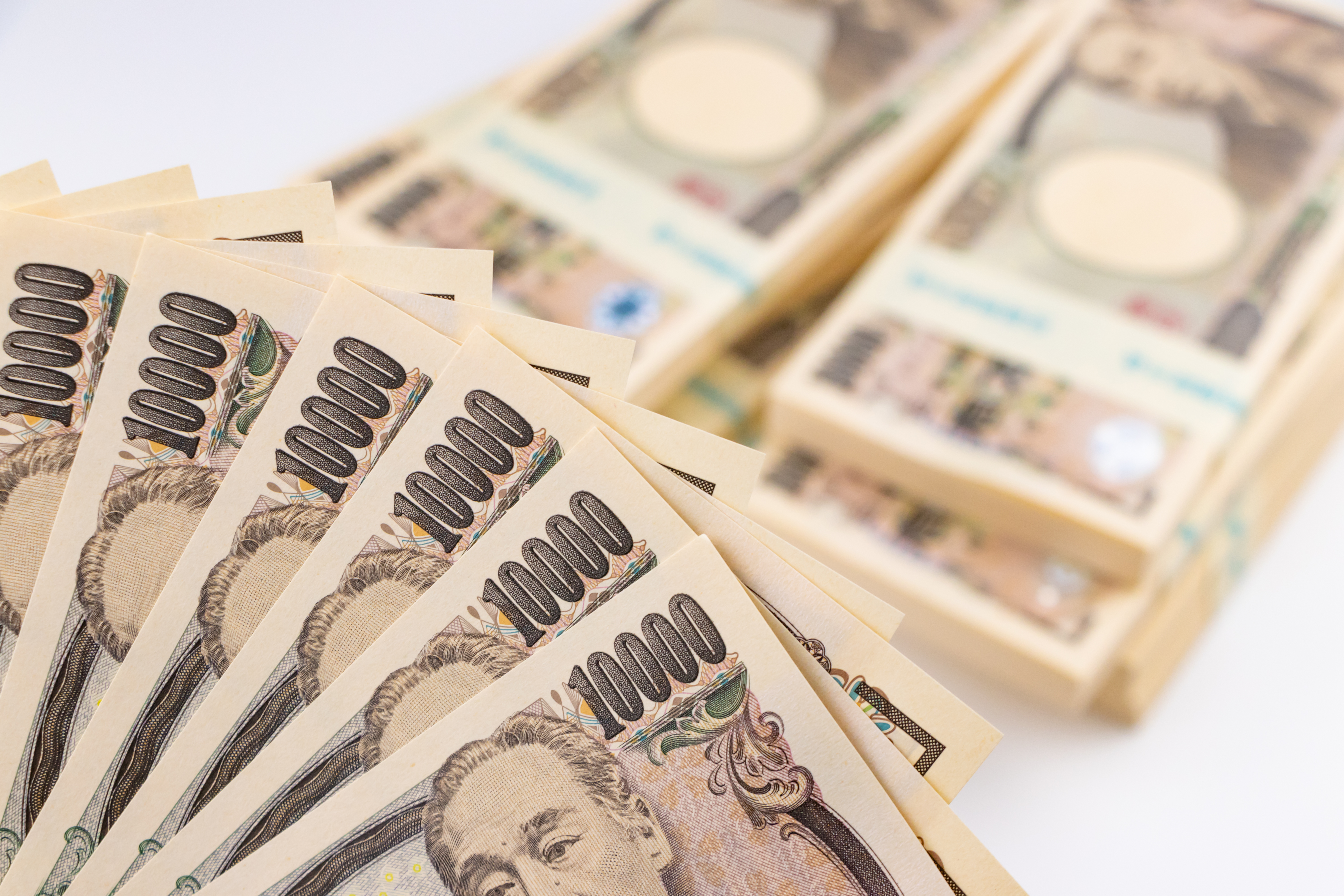 レッスン費用をバイトで貯める大学生のイメージ