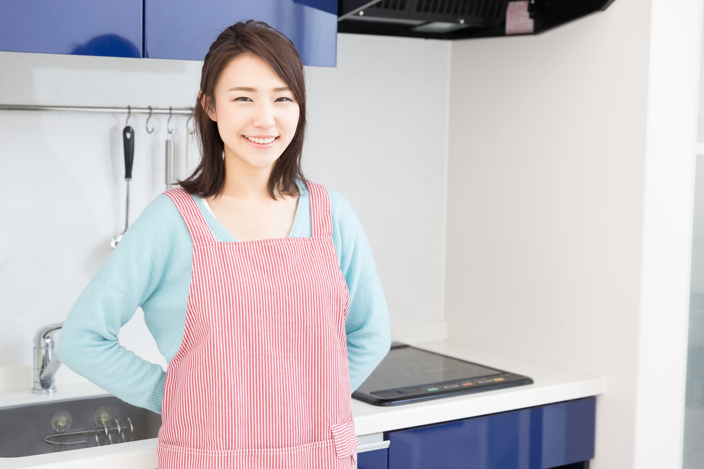 30代から40代の主婦が声優への挑戦を考えるイメージ写真
