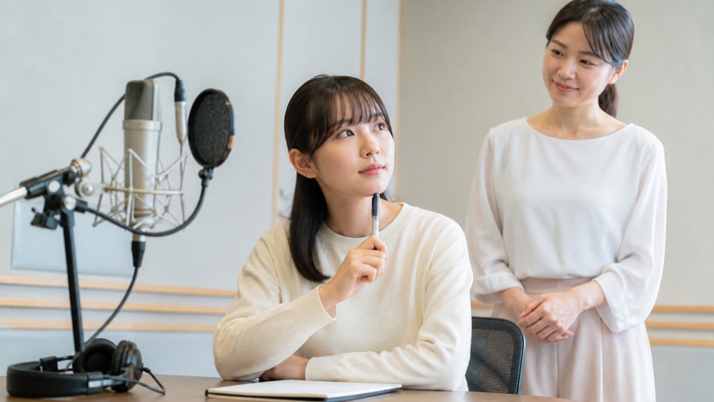 声優レッスン後に自分との相性を考える受講生と講師