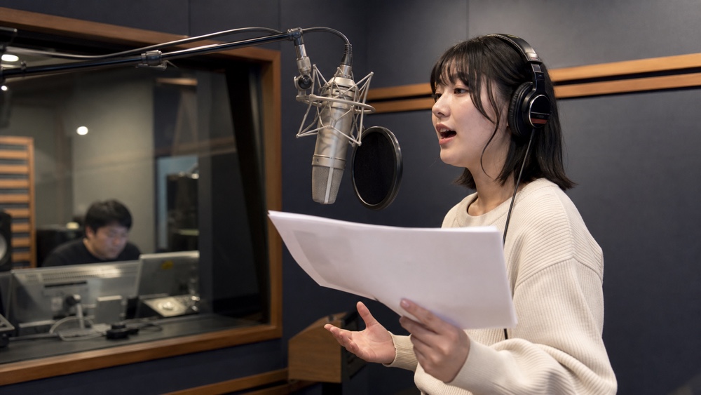 在学中の作品出演を想定して収録に臨む声優志望の学生