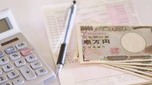 尚美ミュージックカレッジの学費目安を電卓で計算するイメージ