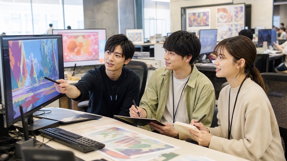 アニメ・ゲーム制作会社で作品づくりに取り組むチームのイメージ