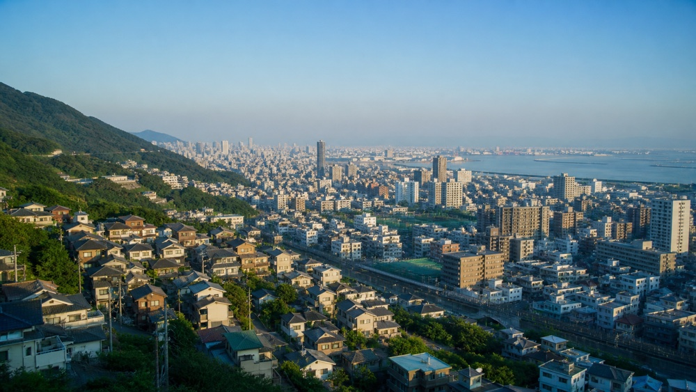 六甲山麓から神戸市街と大阪湾を望む風景