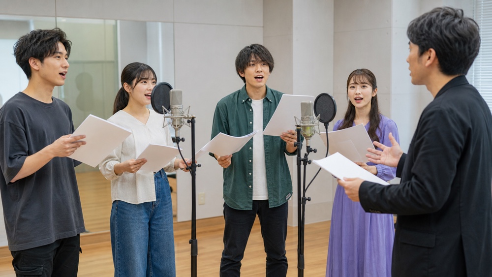 声優ワークショップで発声と演技を練習する受講生たち