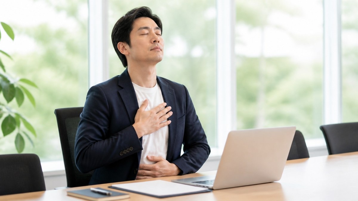自己紹介前に深呼吸して身体反応を整える社会人