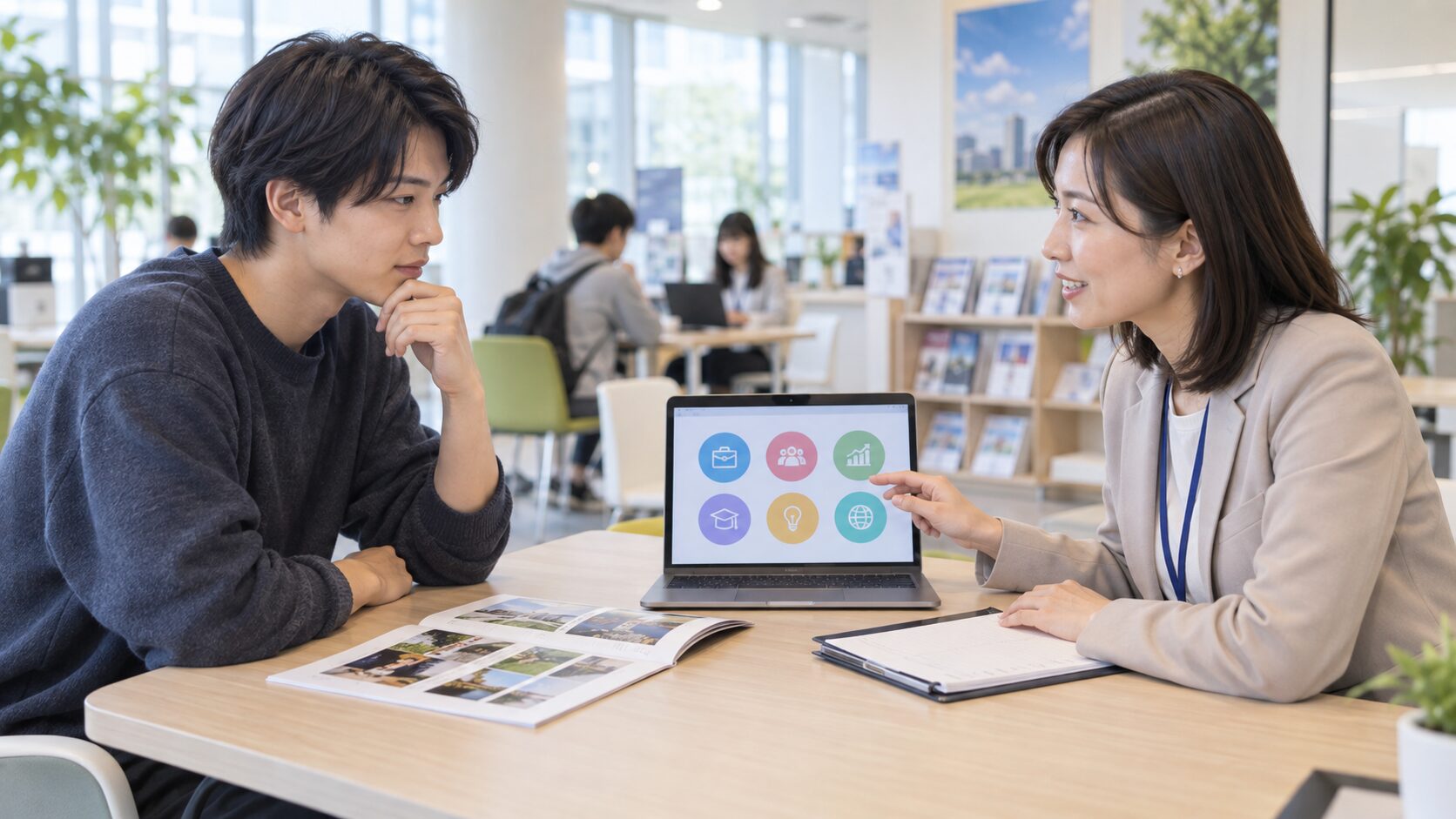 メディア分野の進路についてキャリア相談を受ける大学生のイメージ
