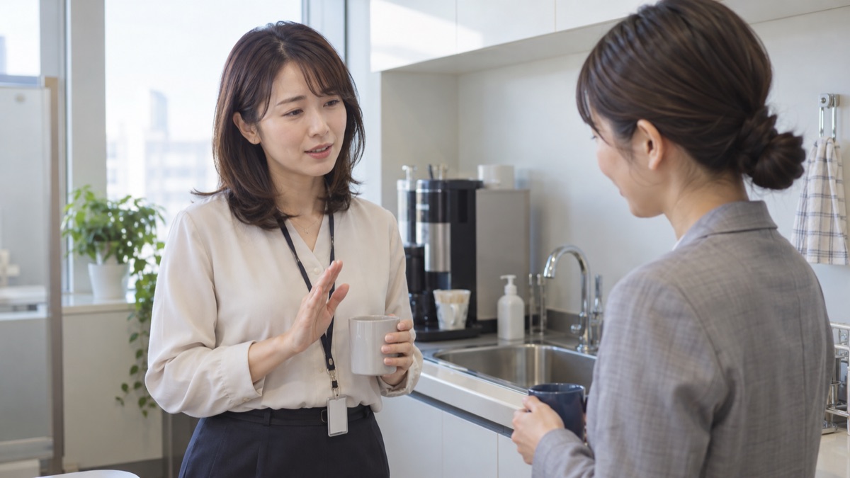 給湯室で、同僚の頼みを落ち着いて断る女性社員