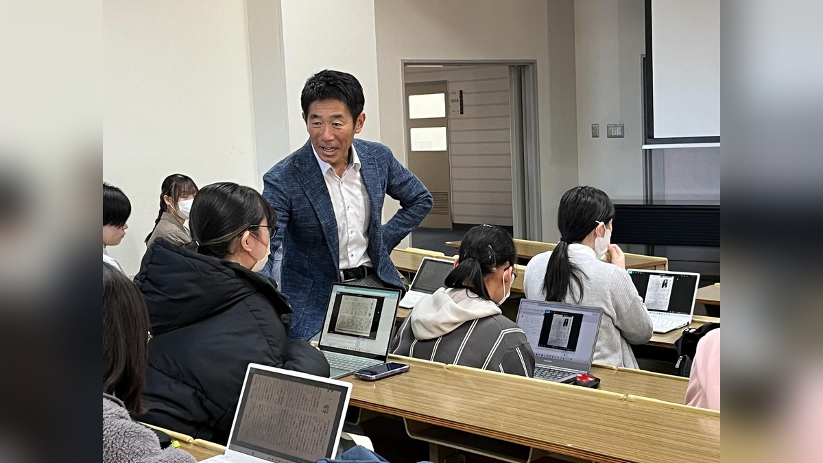 富山短期大学 経営情報学科「生涯学習概論」の授業の様子
